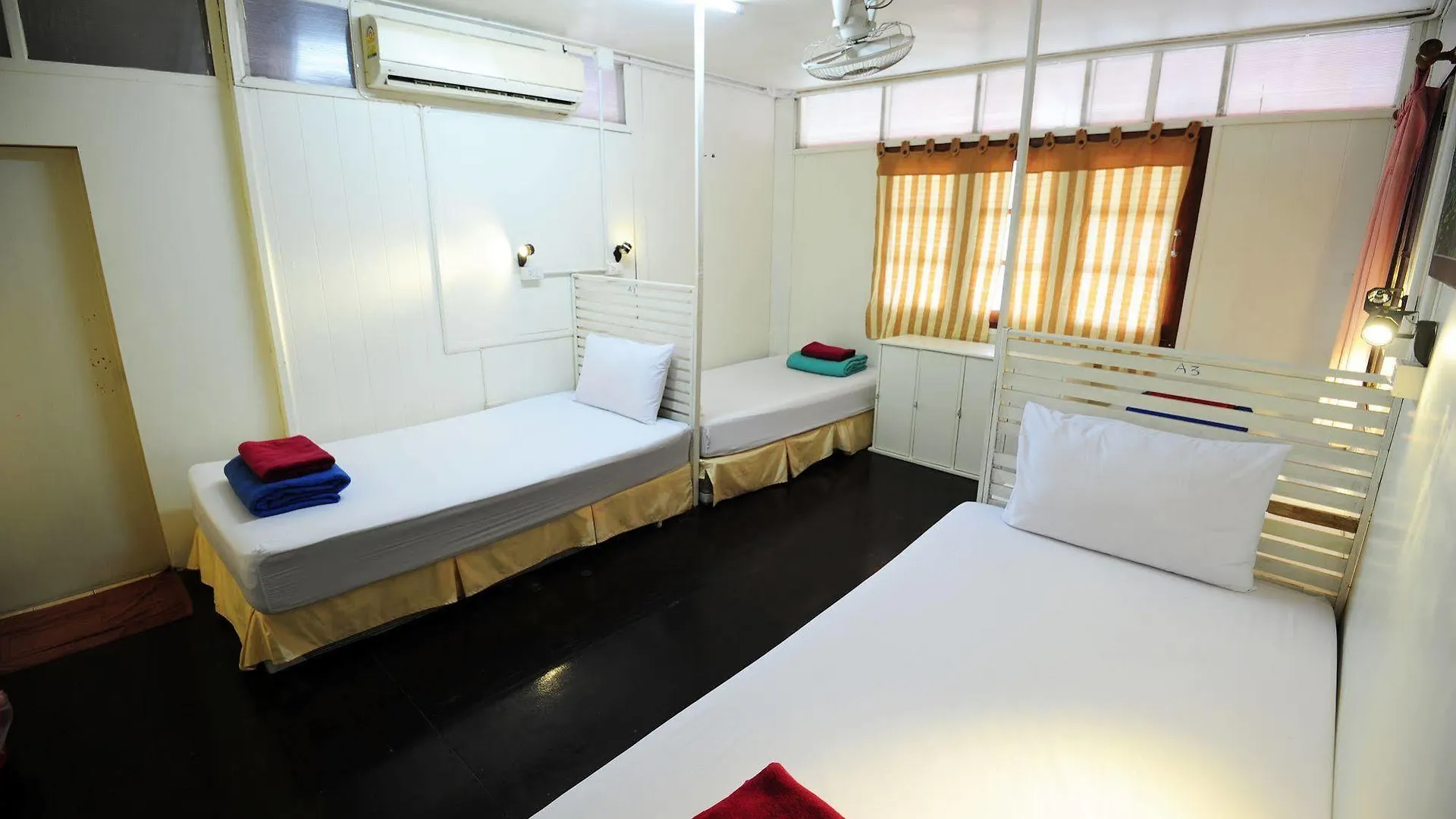 Pp October House Hostel Phi Phi Don Thailand