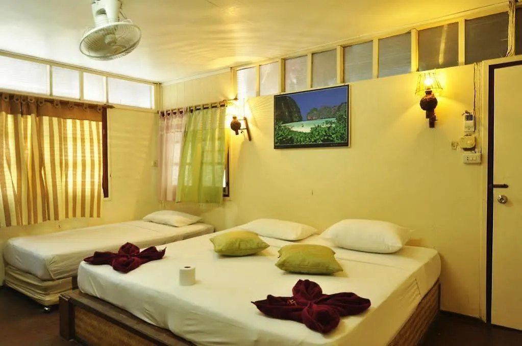 بيت شباب Pp October House جزيرة في في